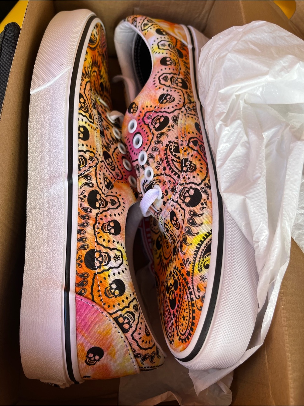 Vans ERA Skull Bandana Print Low Top Sneakers - Vibrant Pink & Orange